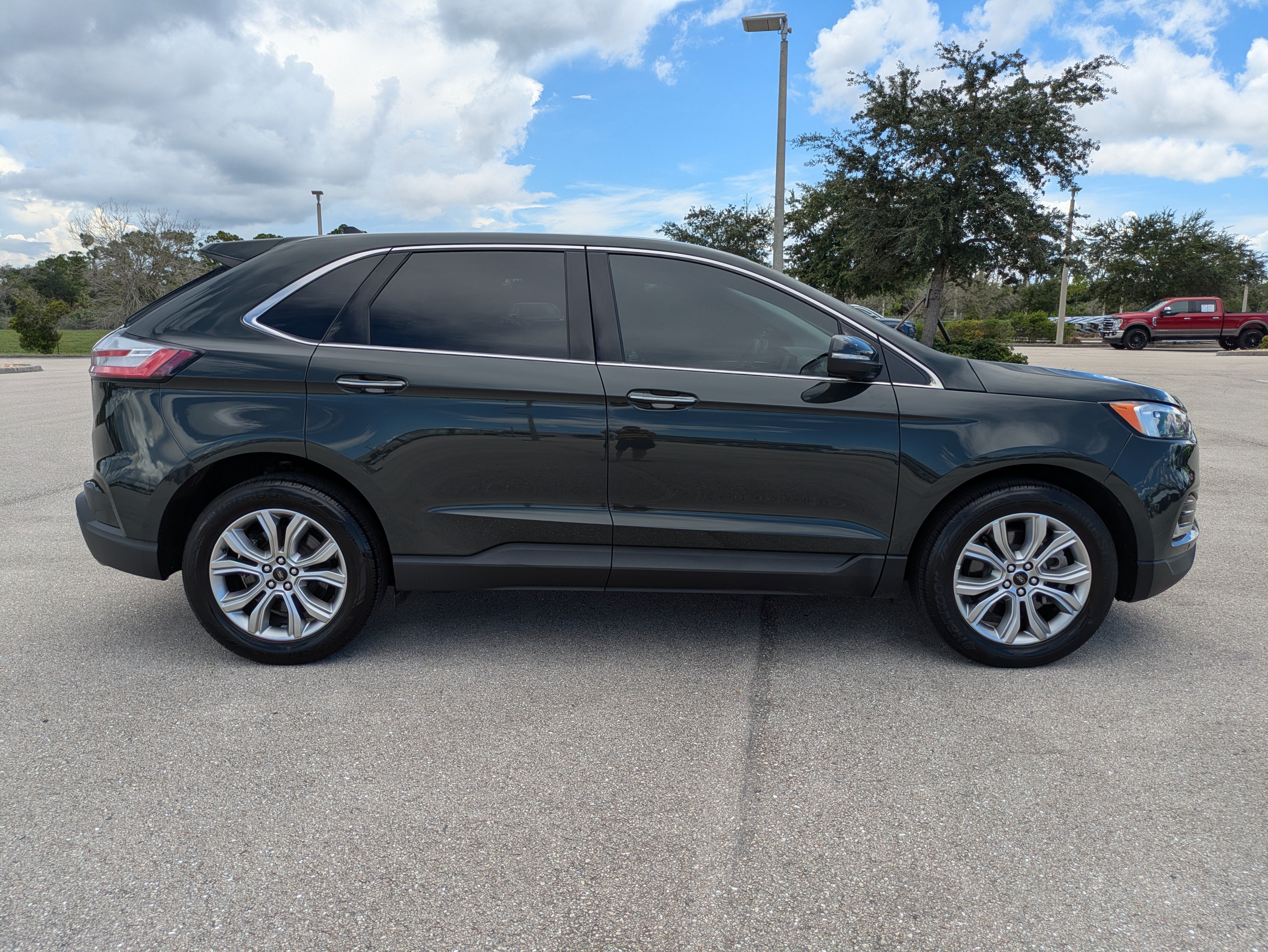 Used 2024 Ford Edge Titanium AWD/4WD image 3