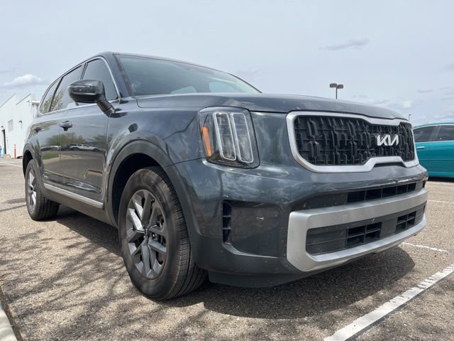 Used 2023 Kia Telluride LX FWD image 7