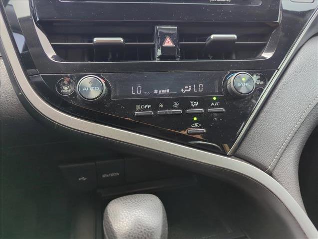 Used 2022 Toyota Camry LE image 11