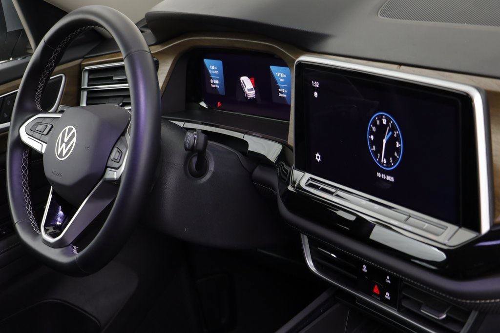 Certified 2025 Volkswagen Atlas SE image 18