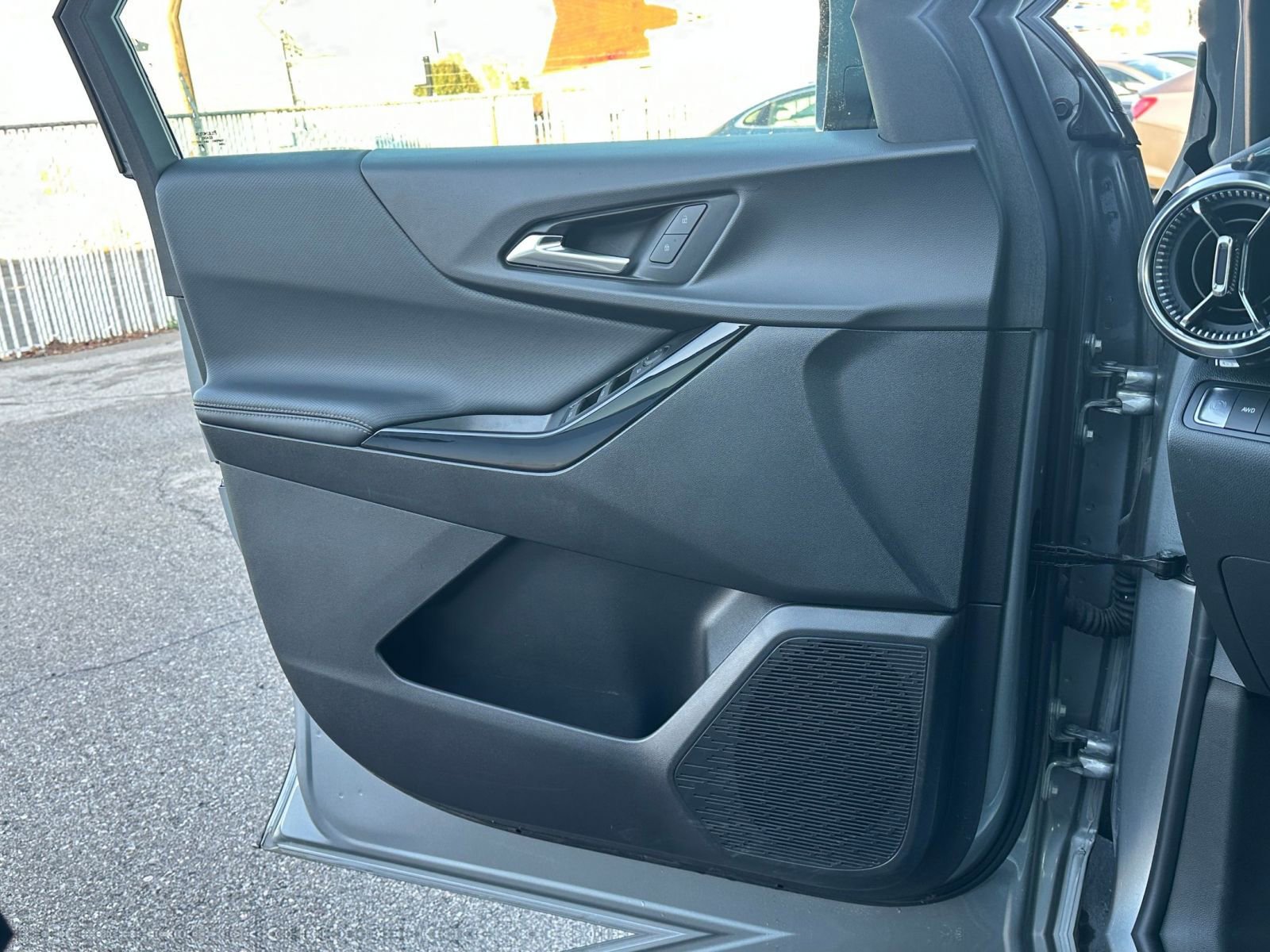 Used 2025 Chevrolet Equinox LT image 20