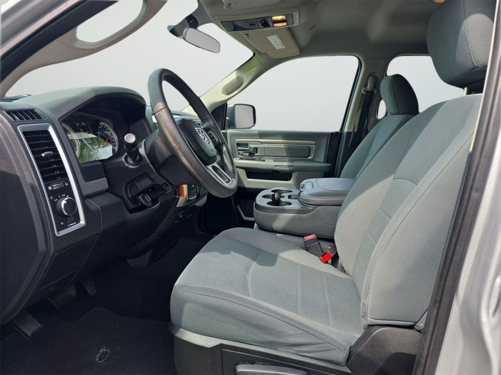 Used 2017 RAM 1500 Classic SLT AWD/4WD image 10