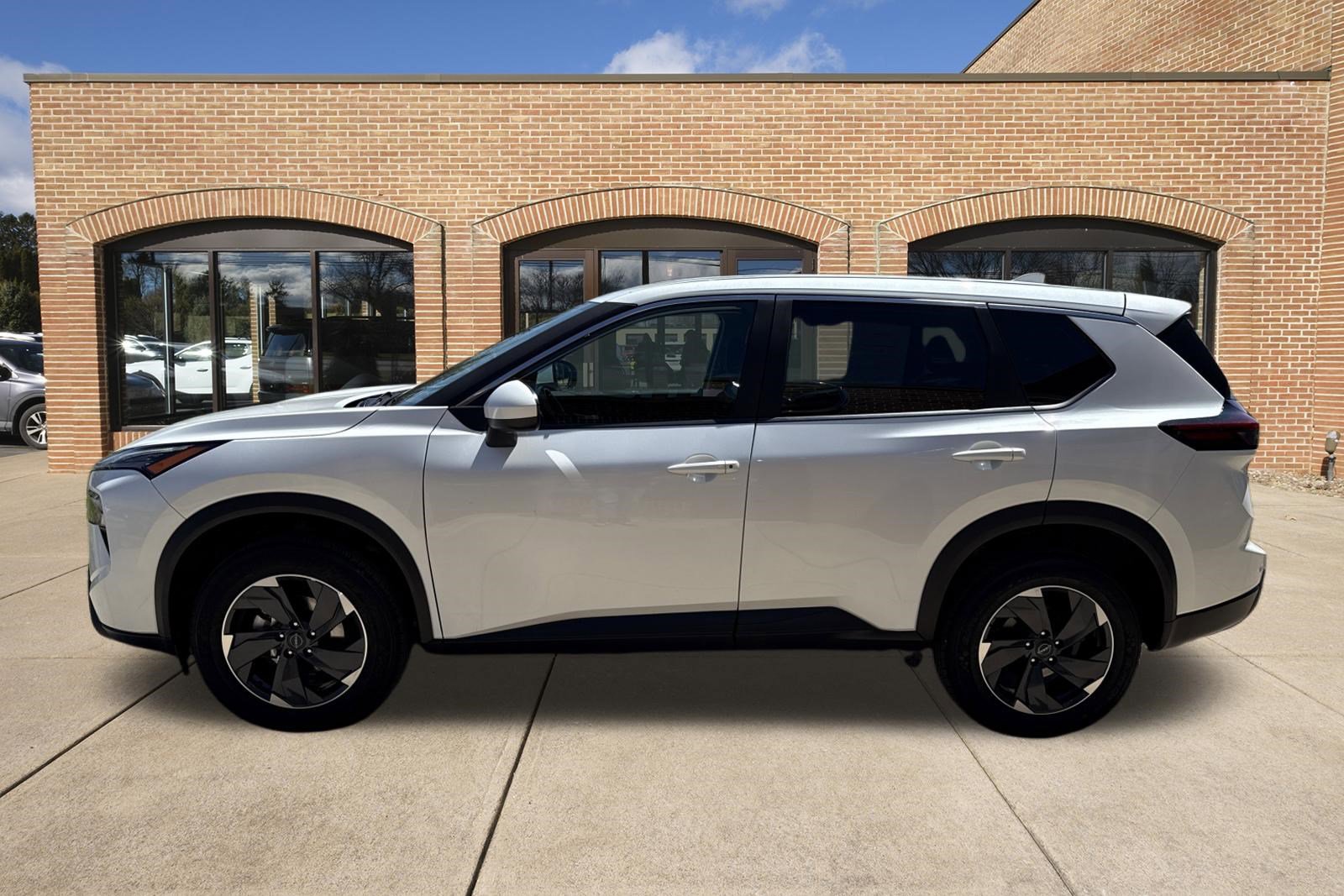 Used 2025 Nissan Rogue SV AWD/4WD image 7