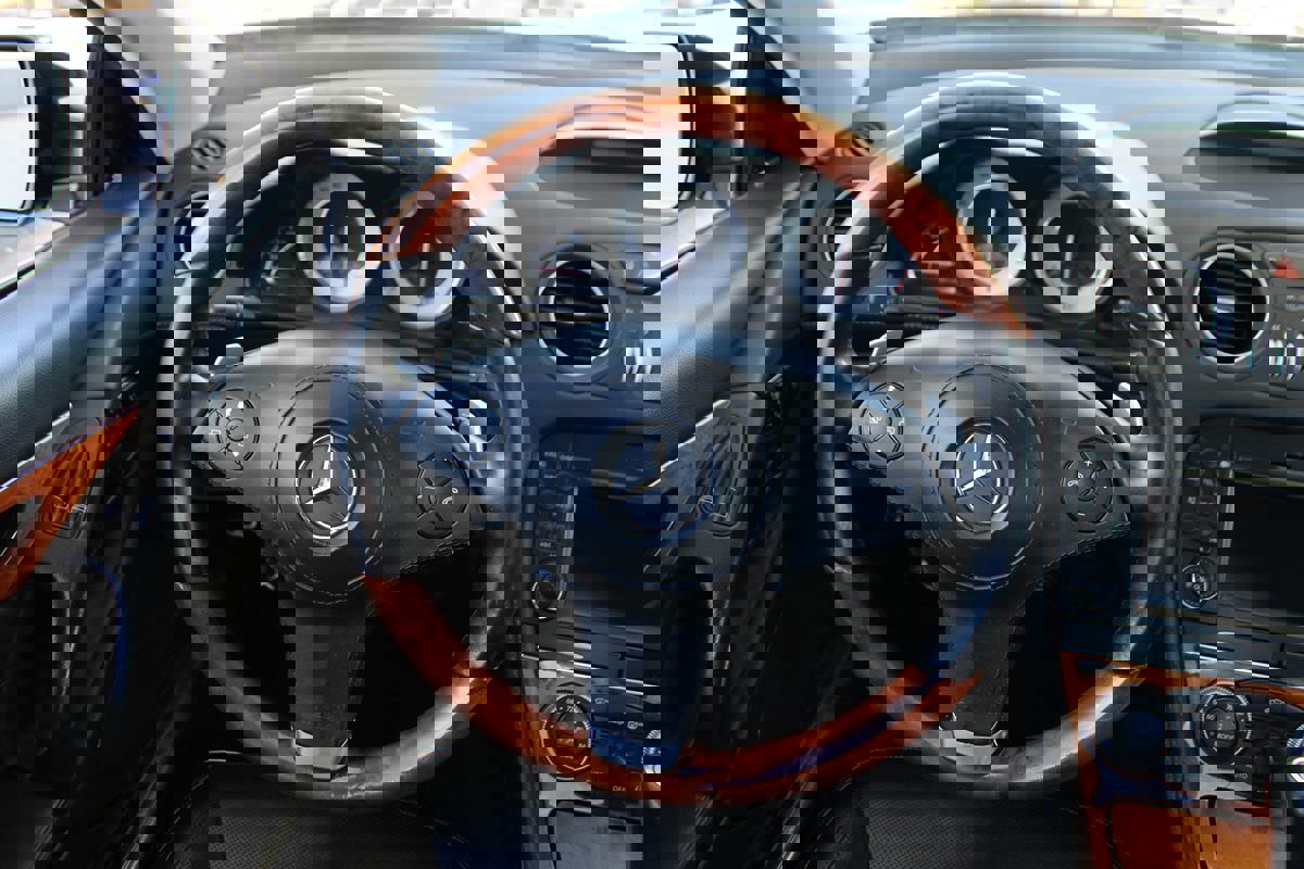 Used 2011 Mercedes-Benz SL 550 image 21