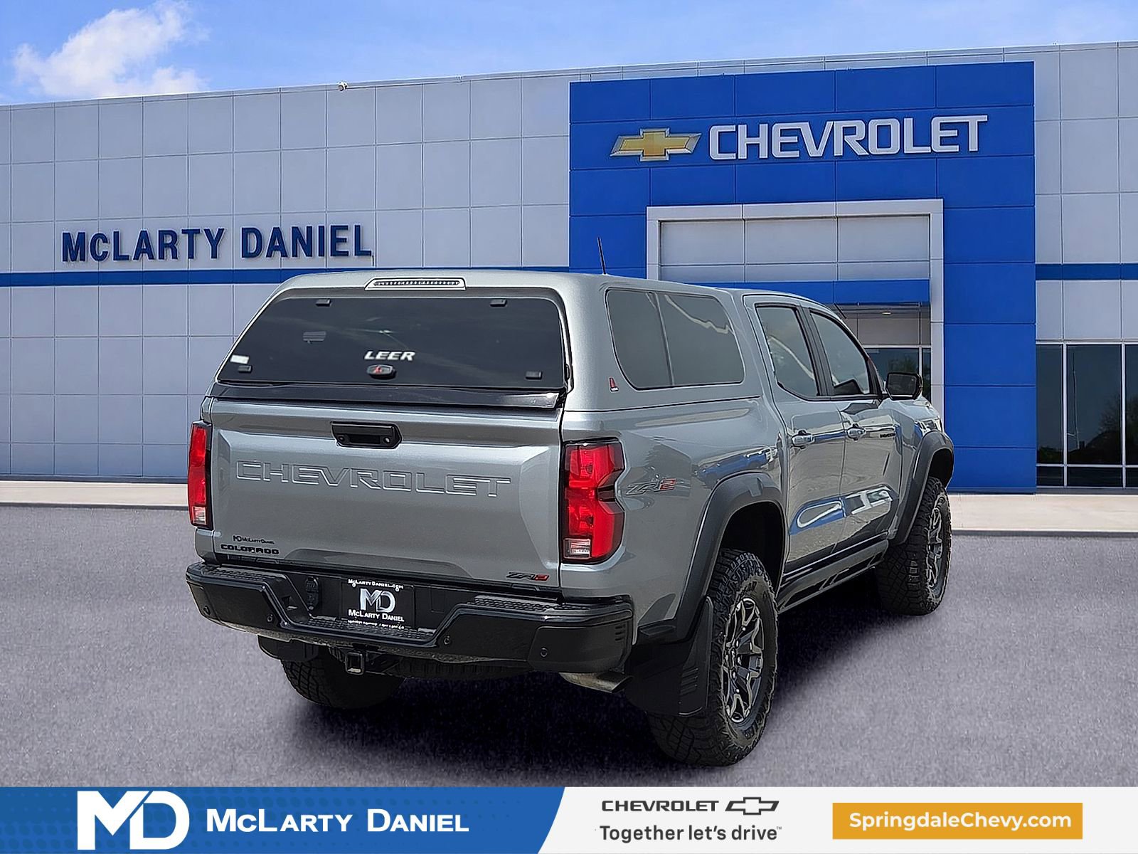 Used 2025 Chevrolet Colorado ZR2 w/ Technology Package AWD/4WD image 5
