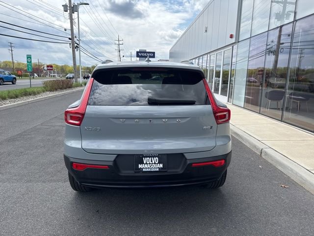 Certified 2025 Volvo XC40 B5 Plus AWD/4WD image 4