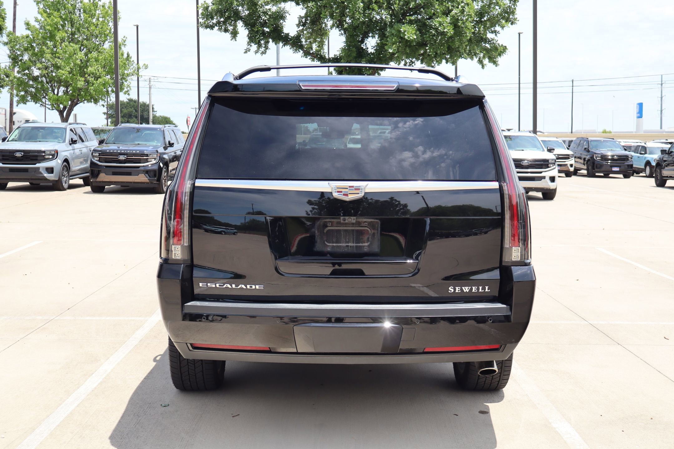 Used 2020 Cadillac Escalade ESV Platinum AWD/4WD image 4