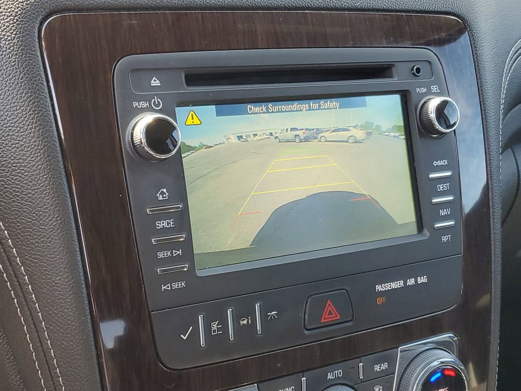 Used 2017 Chevrolet Traverse LT FWD image 18