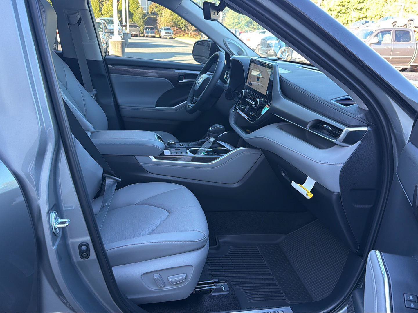 New 2026 Toyota Highlander Limited AWD/4WD image 14