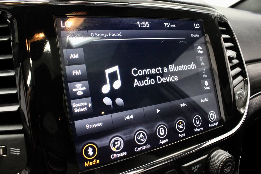 Used 2021 Jeep Grand Cherokee Limited AWD/4WD image 3