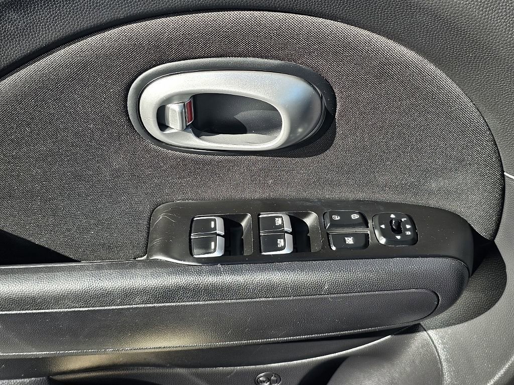 Used 2018 Kia Soul + image 26