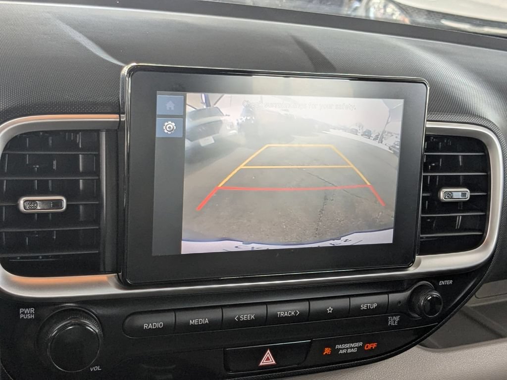 Used 2025 Hyundai Venue SEL FWD image 19