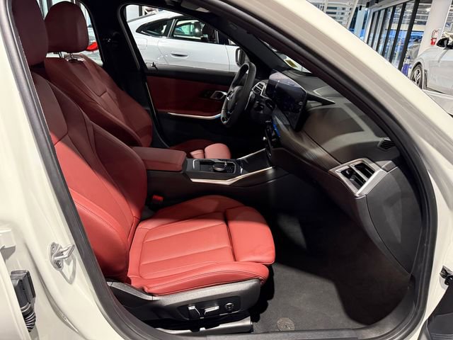 Used 2025 BMW 330i xDrive Sedan w/ M Sport Package AWD/4WD image 28