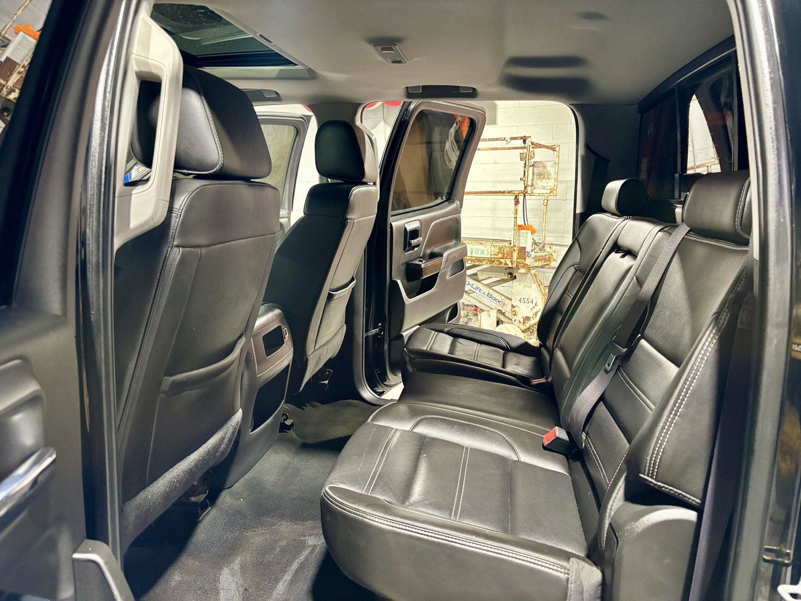 Used 2017 GMC Sierra 2500 Denali w/ Duramax Plus Package AWD/4WD image 18