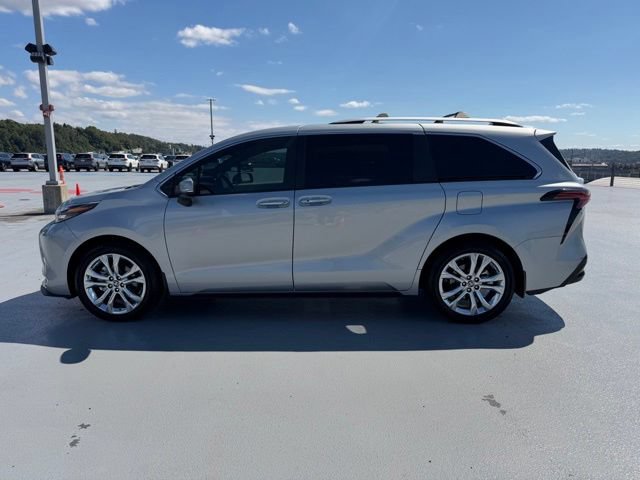 Used 2024 Toyota Sienna Platinum FWD image 6