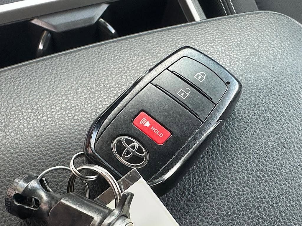 Certified 2025 Toyota Tacoma TRD Off-Road AWD/4WD image 31