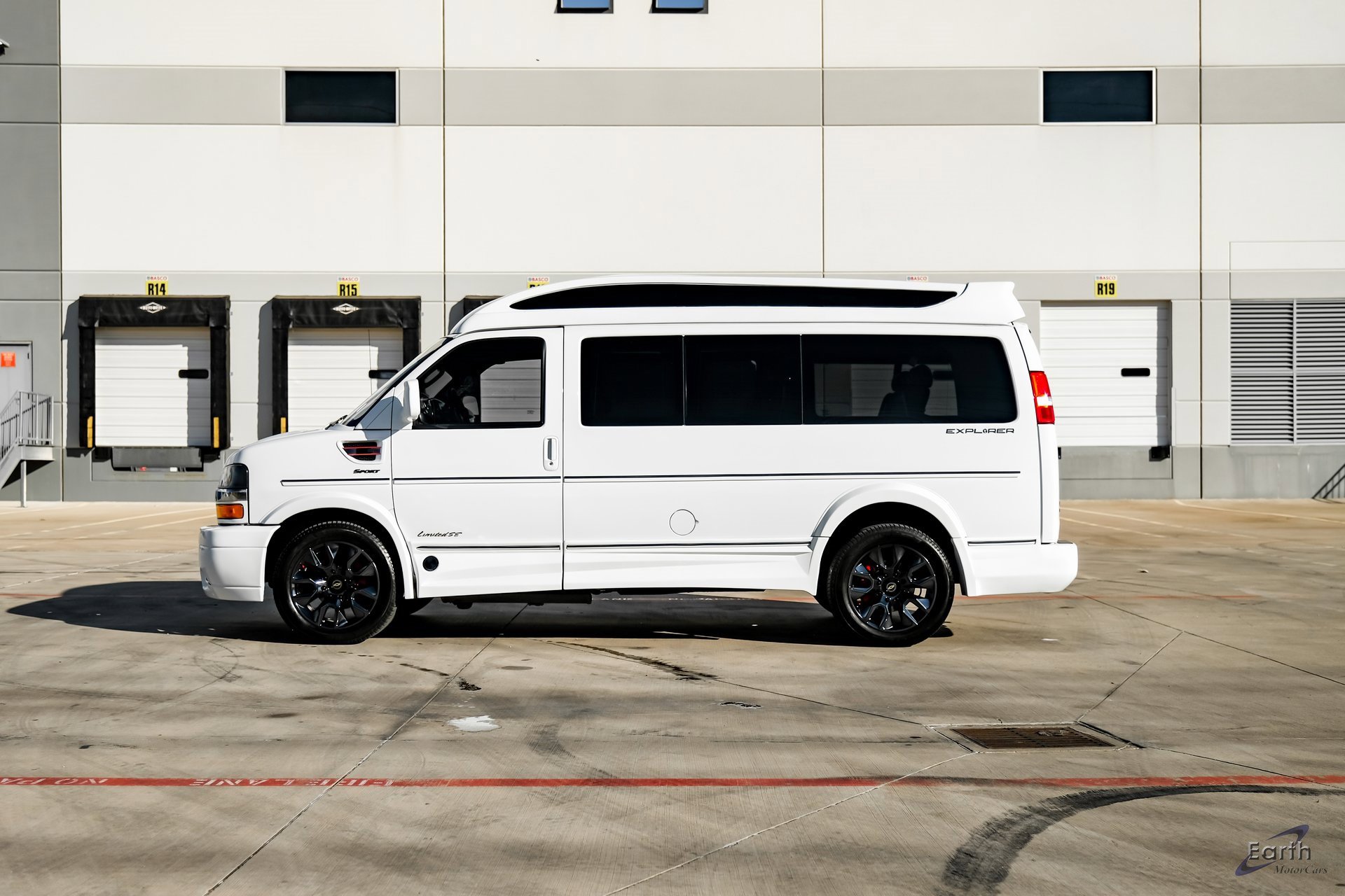 Used 2023 Chevrolet Express 2500 image 5