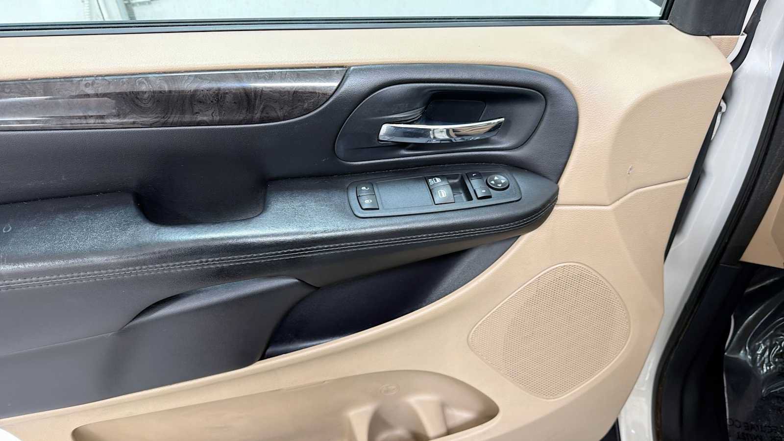 Used 2013 Dodge Grand Caravan American Value Package w/ UConnect Hands-Free Group FWD image 15
