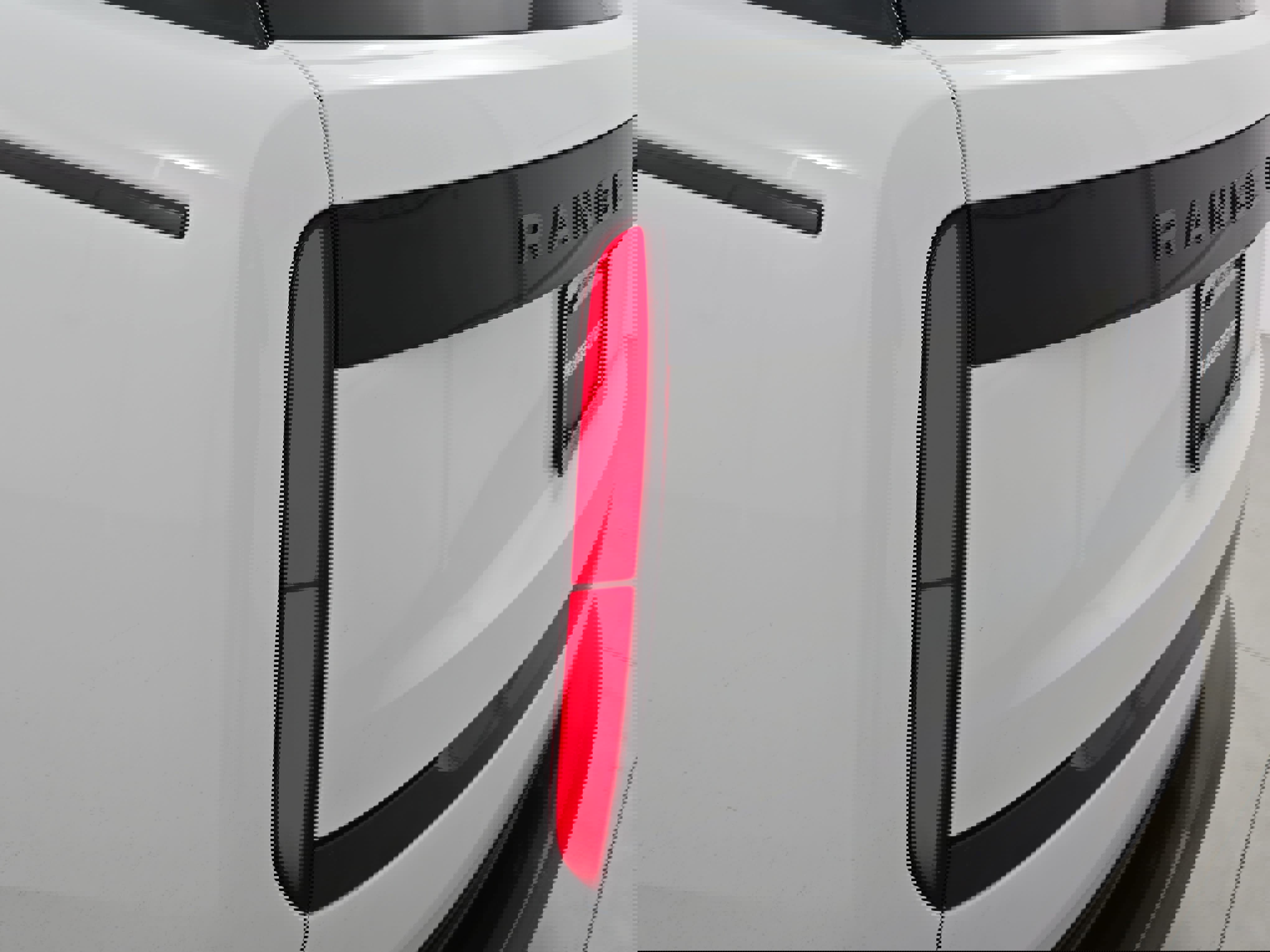 Used 2025 Land Rover Range Rover SE image 35