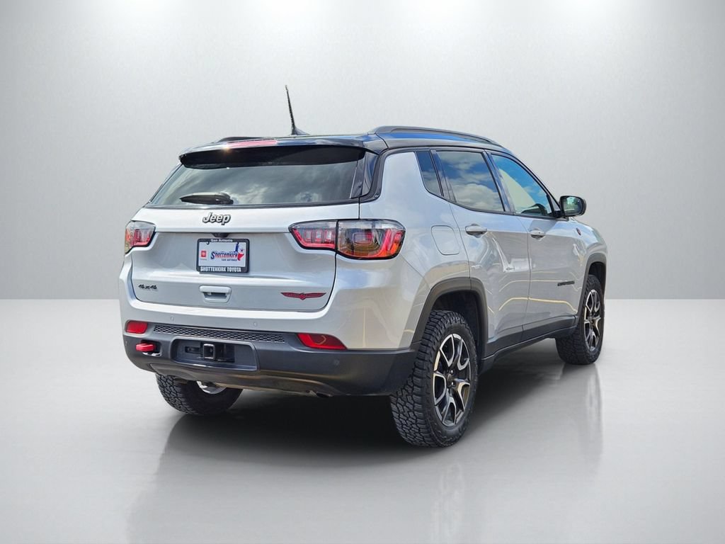 Used 2025 Jeep Compass Trailhawk w/ Trailer Tow Group AWD/4WD image 6