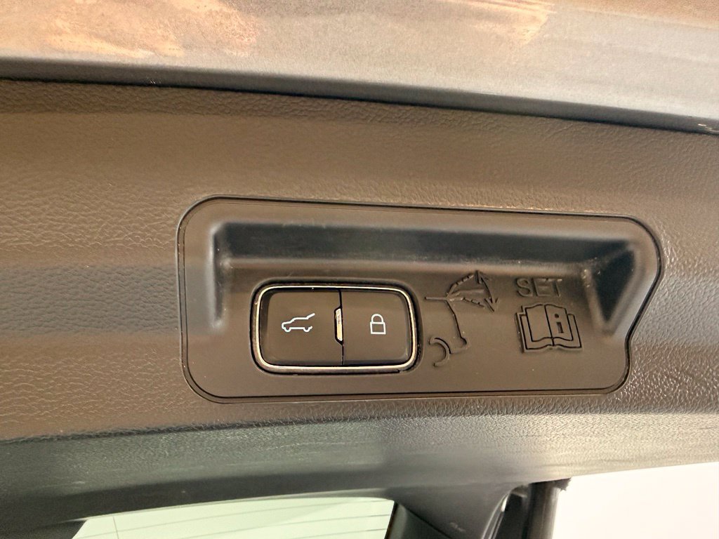Certified 2023 Ford Explorer Limited AWD/4WD image 15