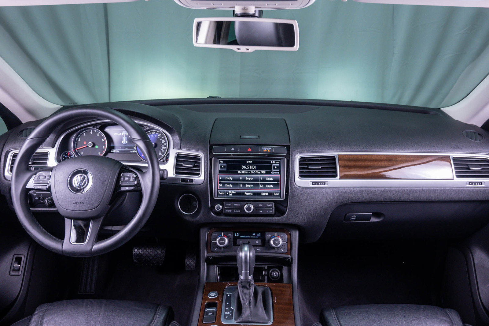 Used 2015 Volkswagen Touareg VR6 AWD/4WD image 13