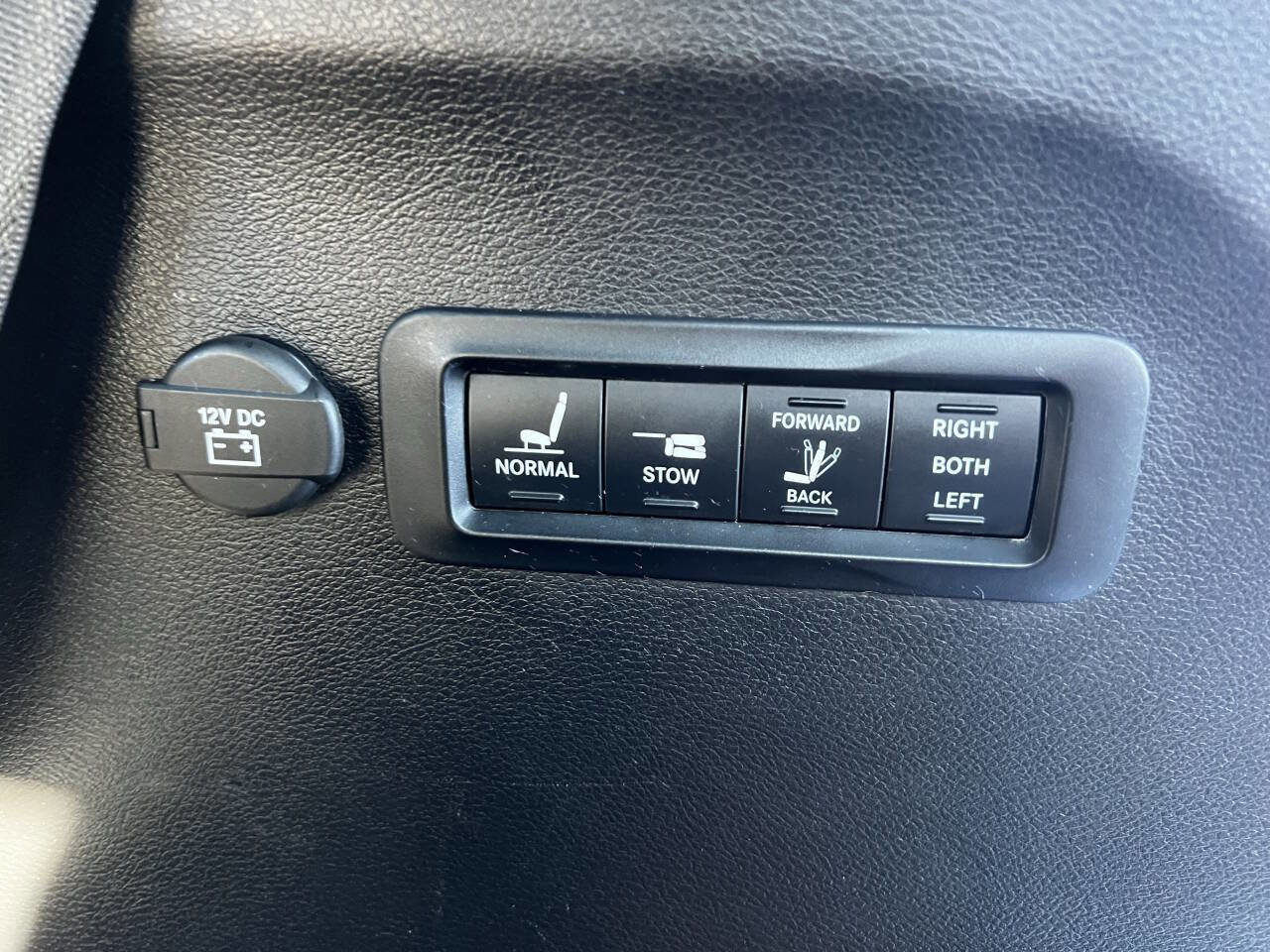 Used 2020 Chrysler Pacifica Limited image 20