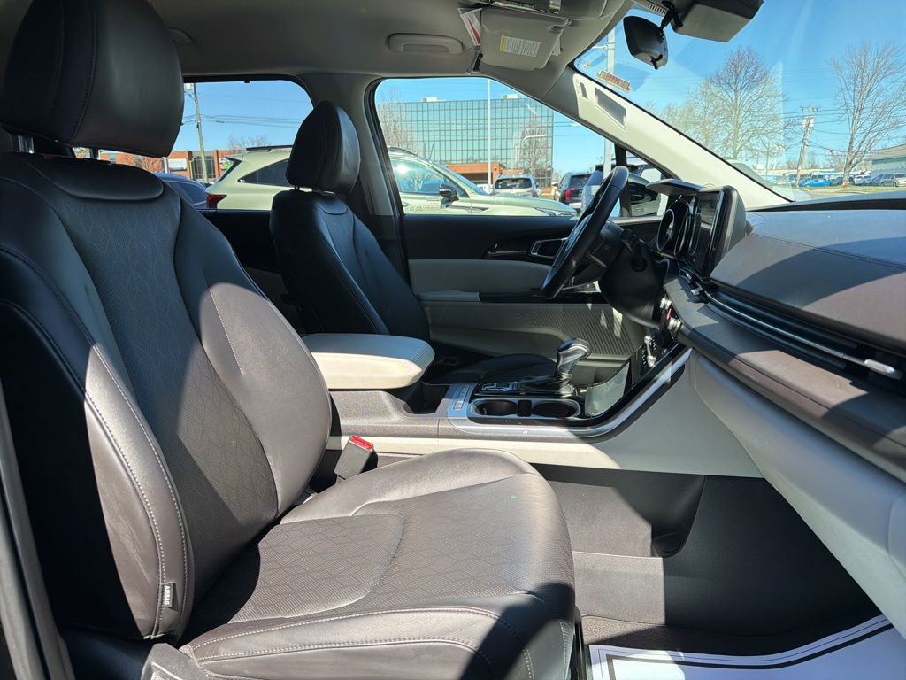 Certified 2024 Kia Carnival EX image 11