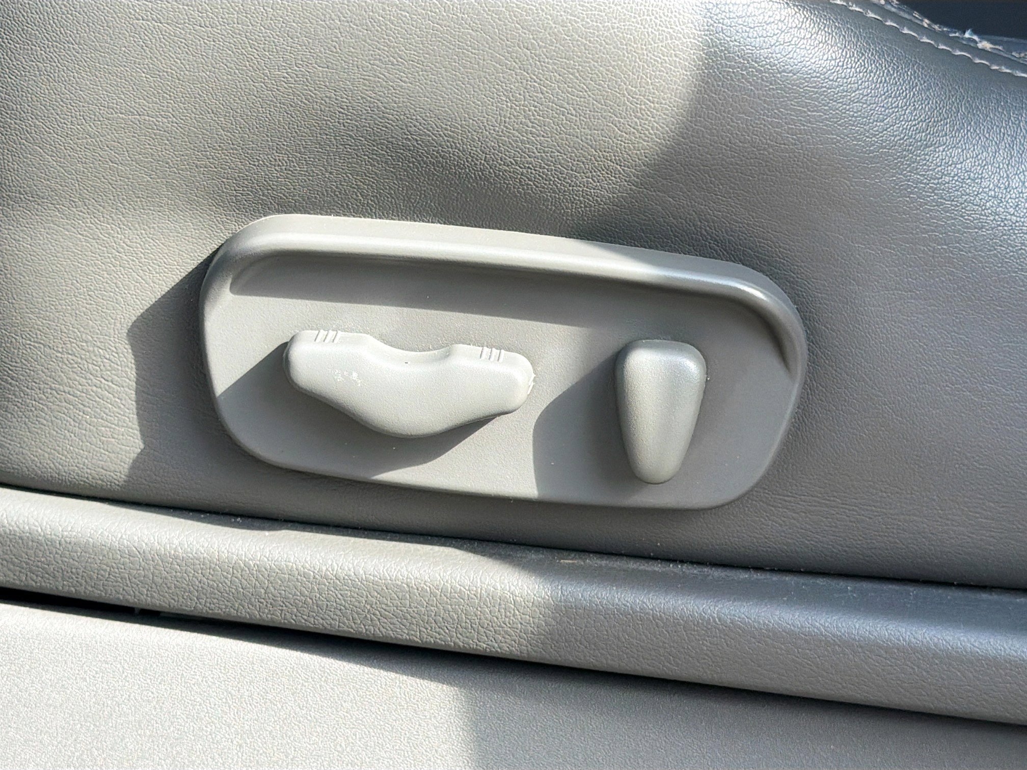 Used 2013 Nissan Frontier SL w/ Moonroof Pkg image 23