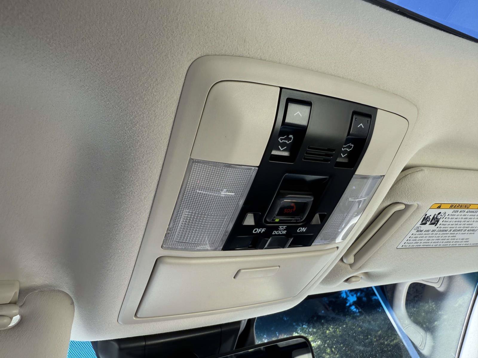 Used 2023 Lexus GX 460 Premium w/ Accessory Package AWD/4WD image 26