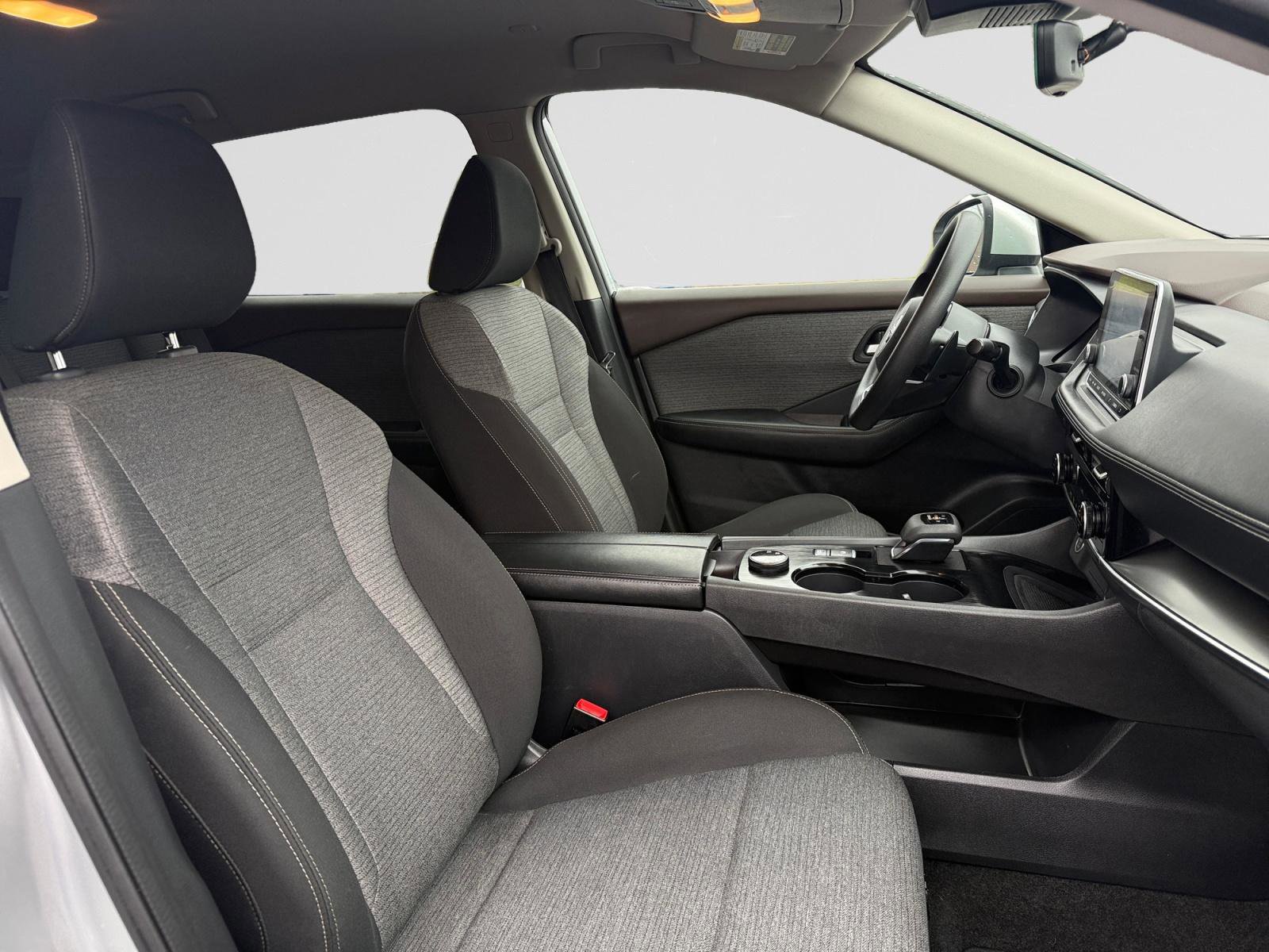 Used 2022 Nissan Rogue SV image 15