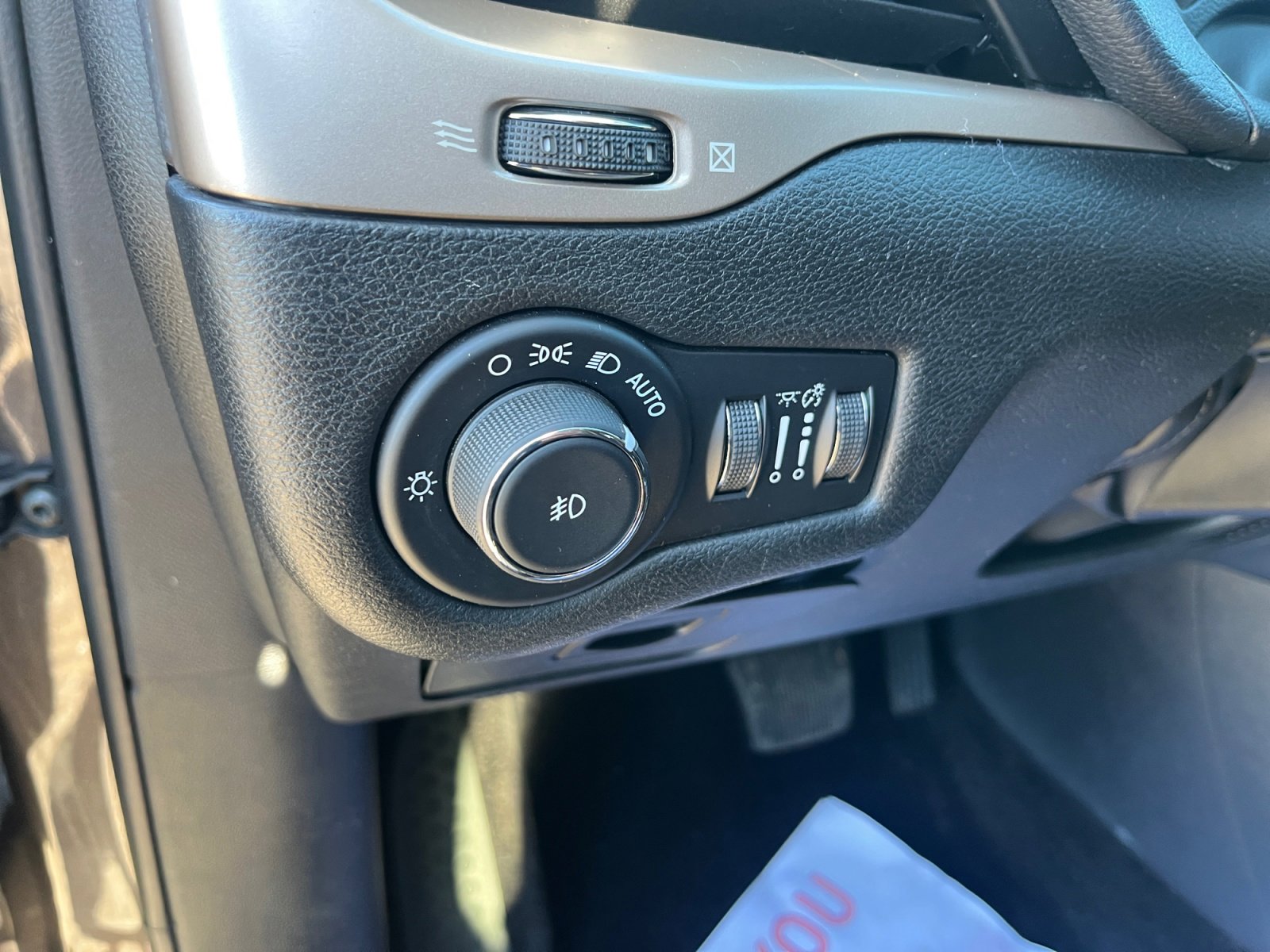 Used 2018 Jeep Cherokee Latitude image 26