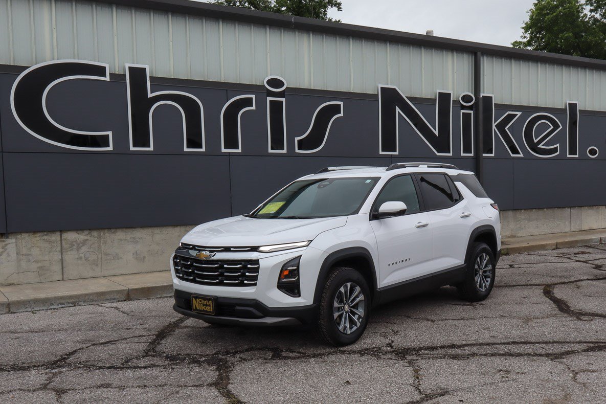 Used 2025 Chevrolet Equinox LT w/ Convenience Package II FWD image 1