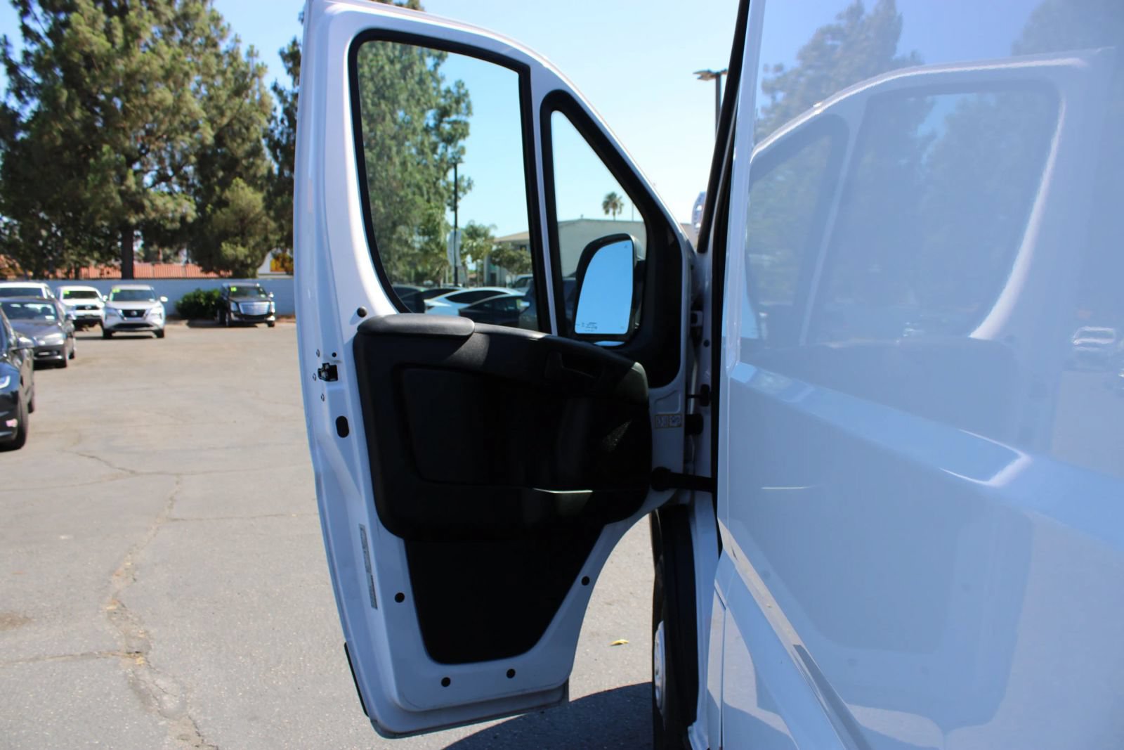 Used 2024 RAM ProMaster 2500 w/ Safety Group FWD image 7