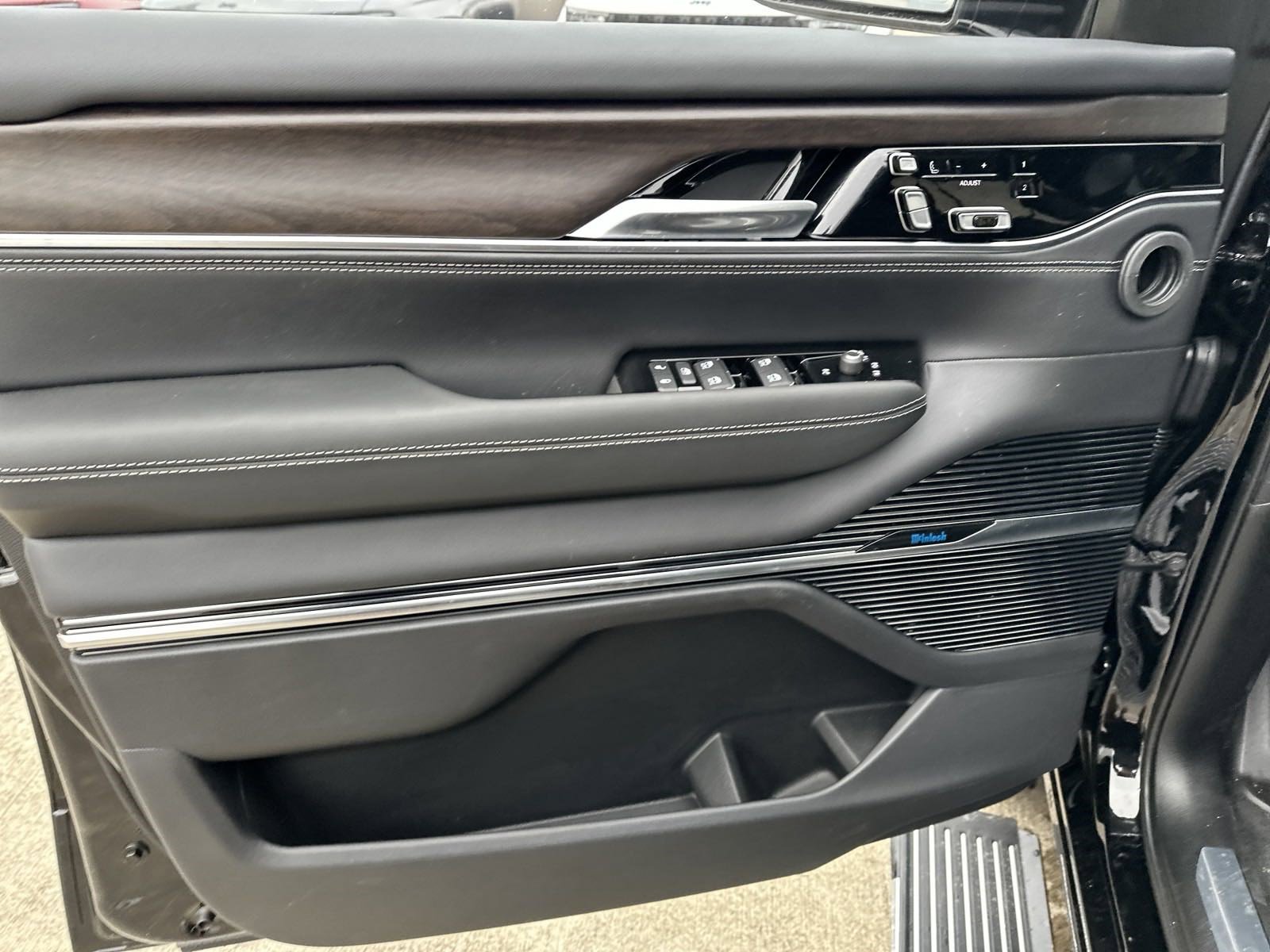 New 2023 Jeep Grand Wagoneer Series II w/ Premium Group II image 8