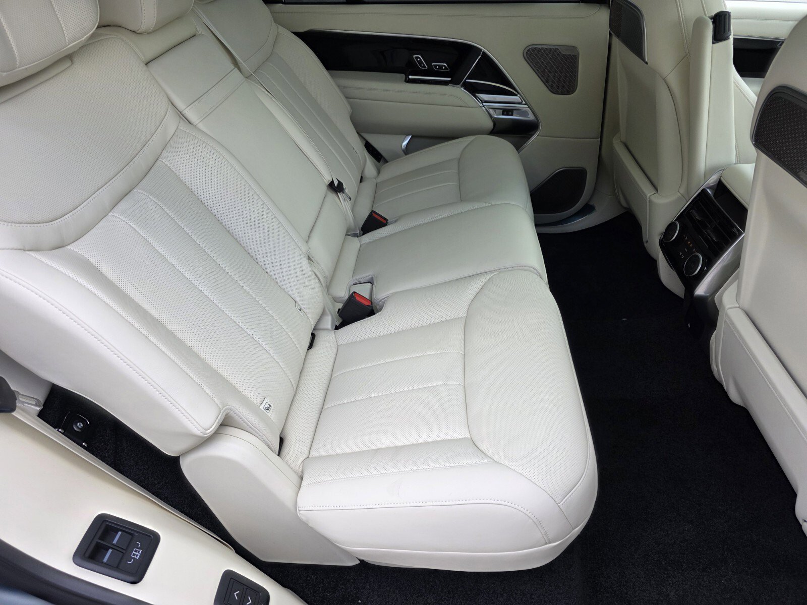 New 2026 Land Rover Range Rover Long Wheelbase Autobiography image 5