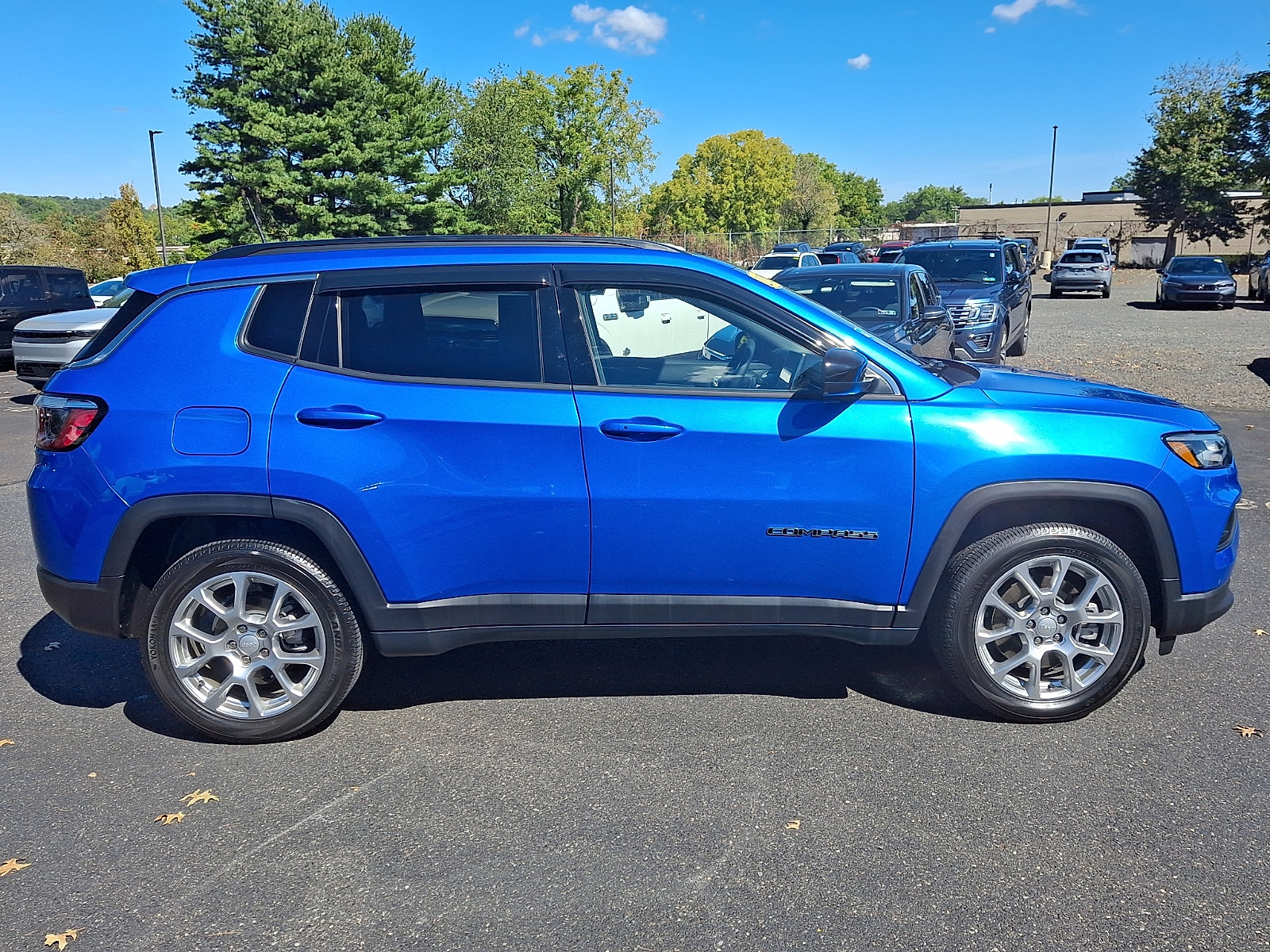 Used 2024 Jeep Compass Latitude AWD/4WD image 7