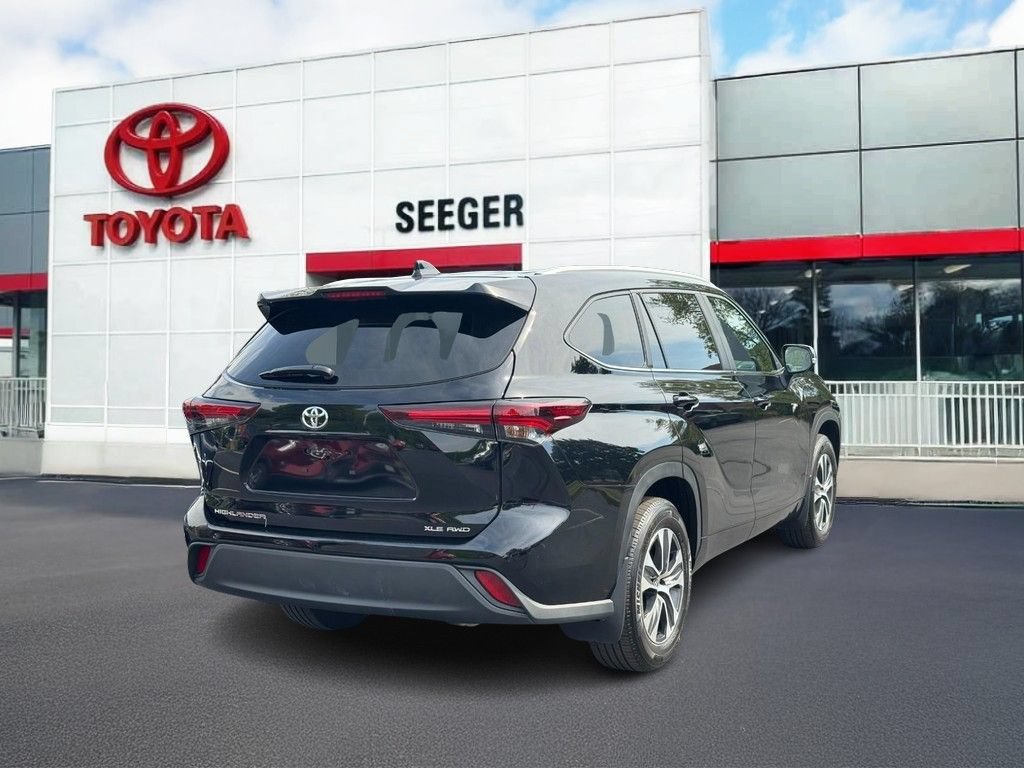 Used 2026 Toyota Highlander XLE AWD/4WD image 3