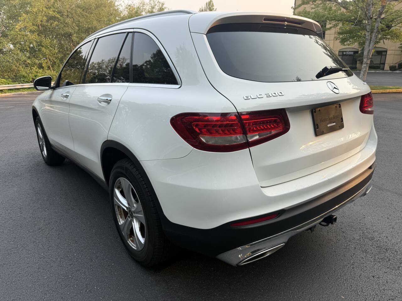 Used 2017 Mercedes-Benz GLC 300 4MATIC w/ Premium 1 Package image 30