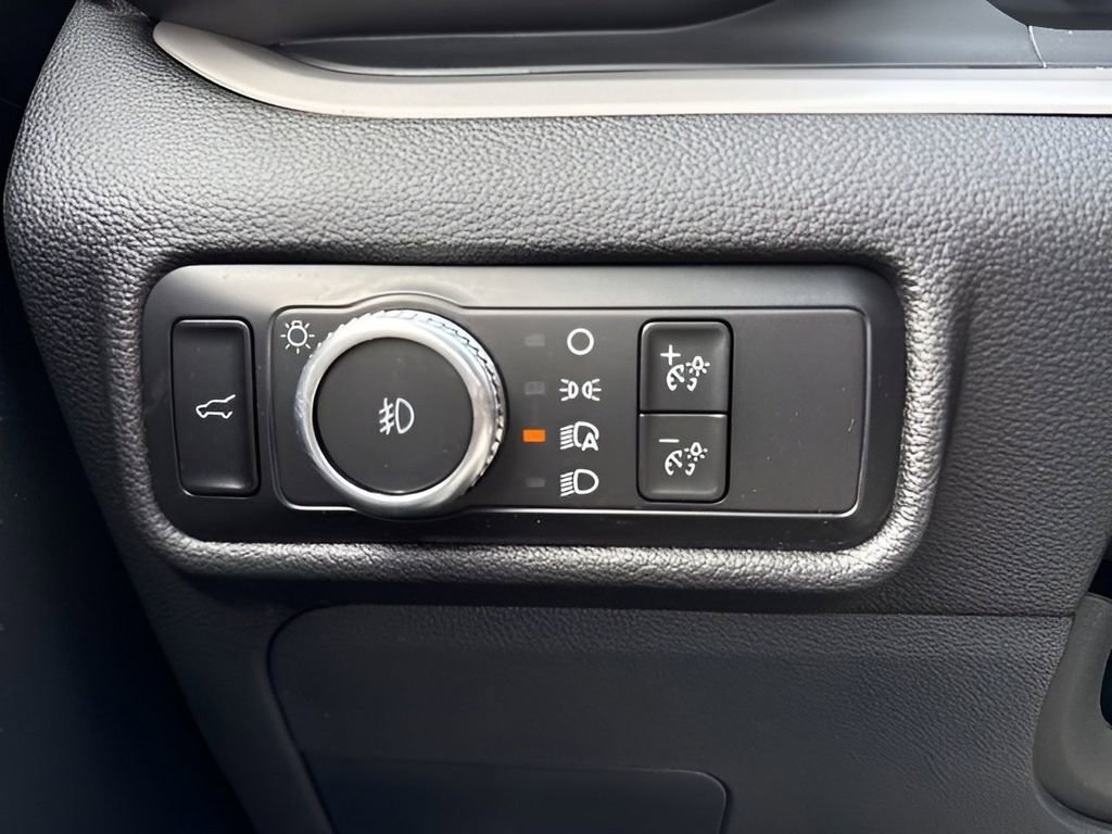 Used 2023 Ford Explorer XLT w/ Equipment Group 202A image 19