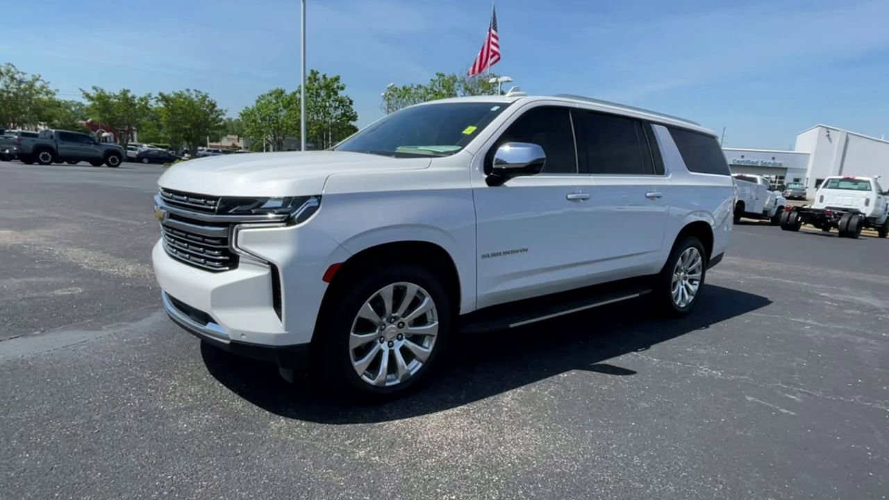 Used 2023 Chevrolet Suburban Premier AWD/4WD image 4