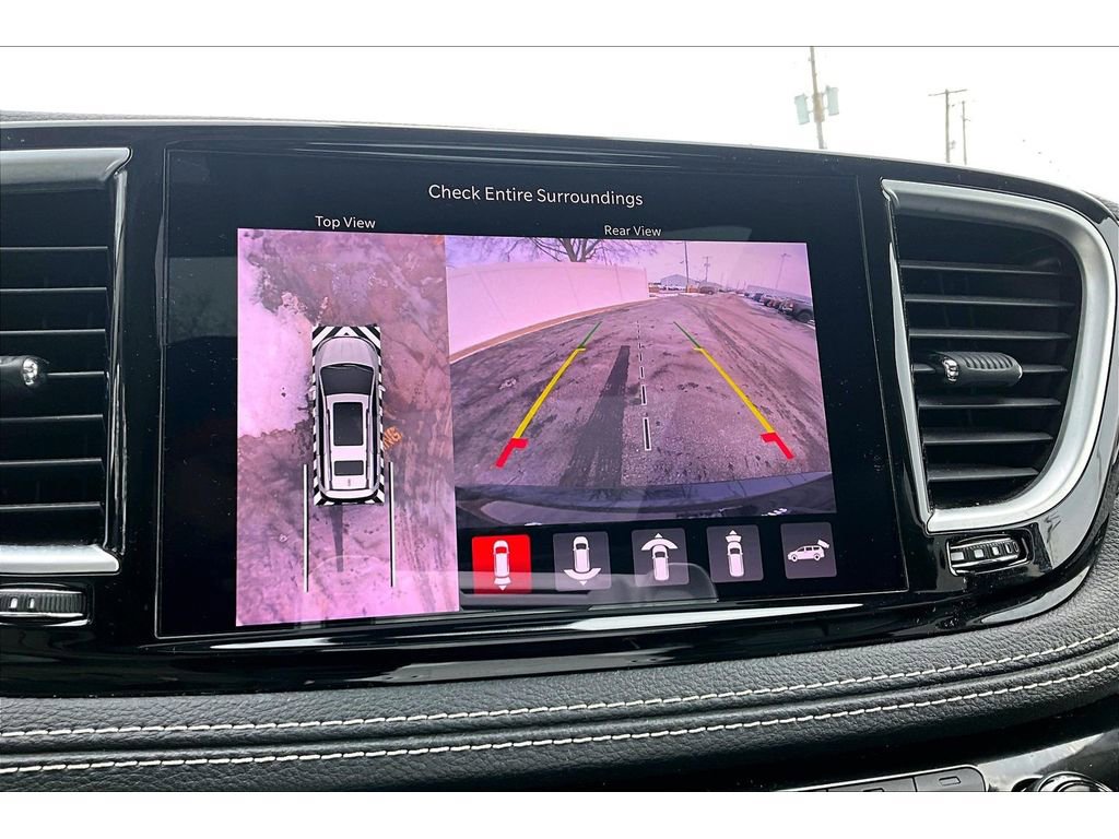 Used 2022 Chrysler Pacifica Limited image 28
