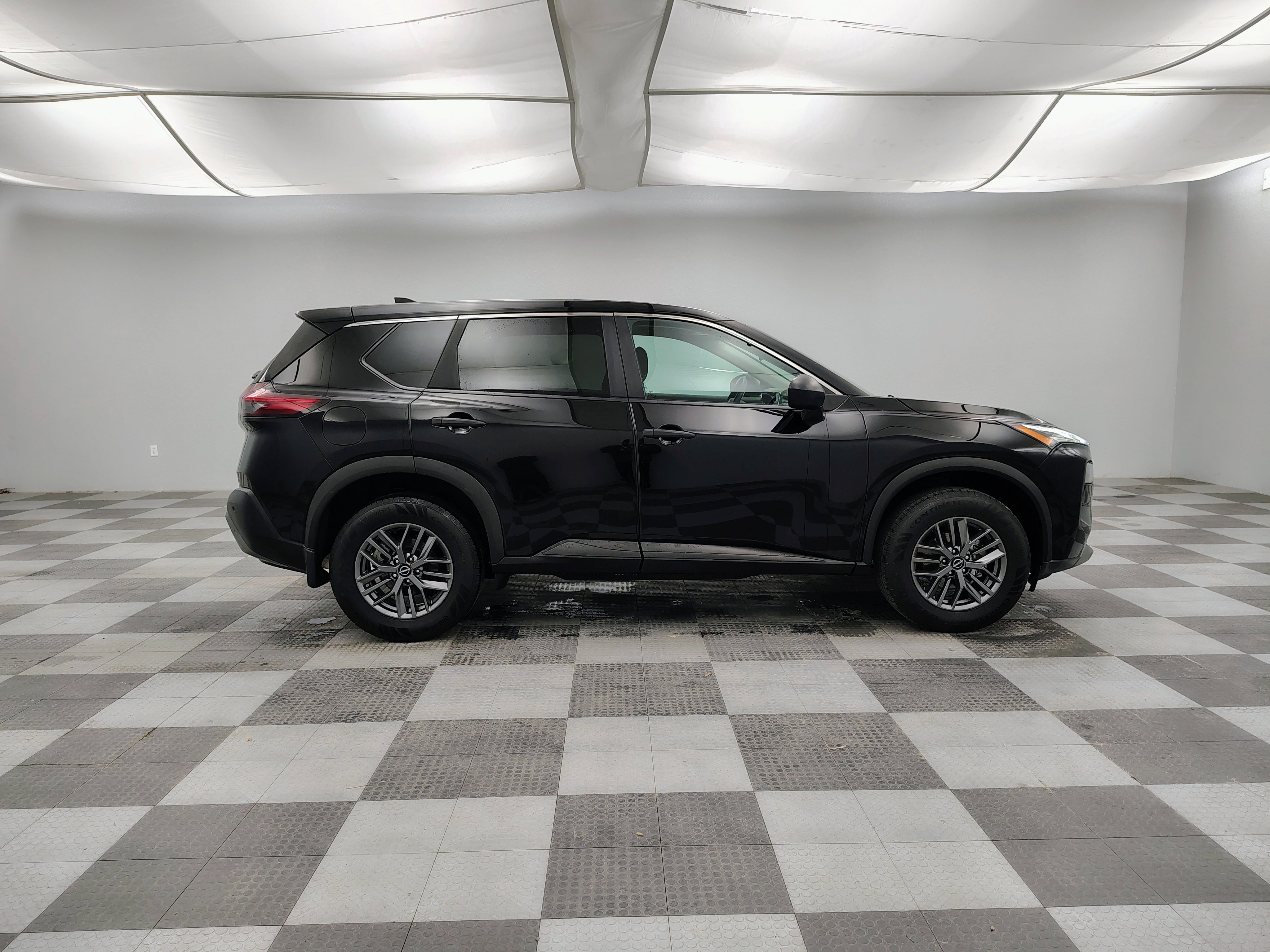 Used 2022 Nissan Rogue S image 9