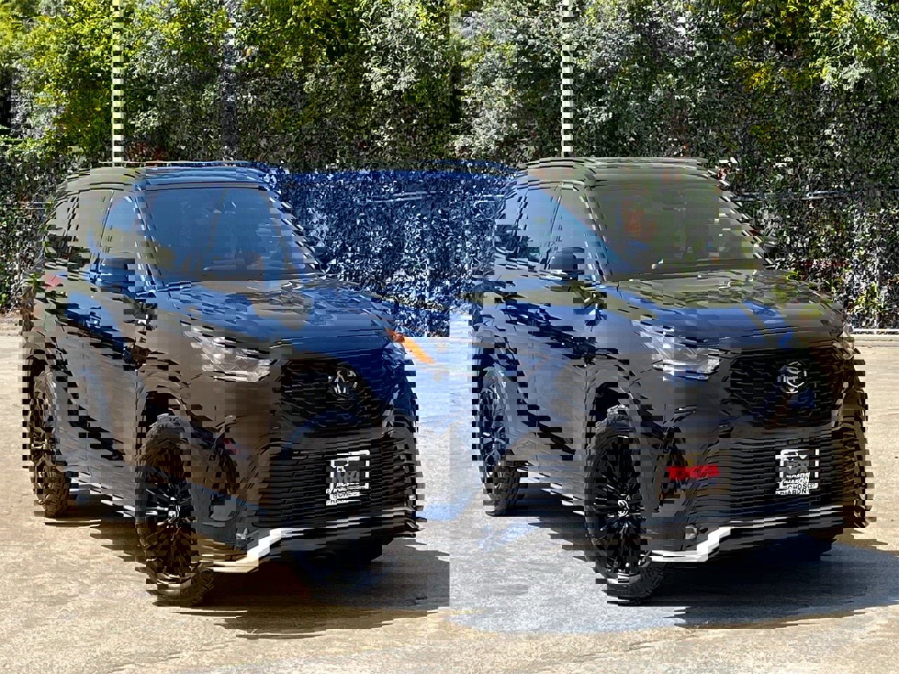 Used 2024 Toyota Highlander XSE image 2