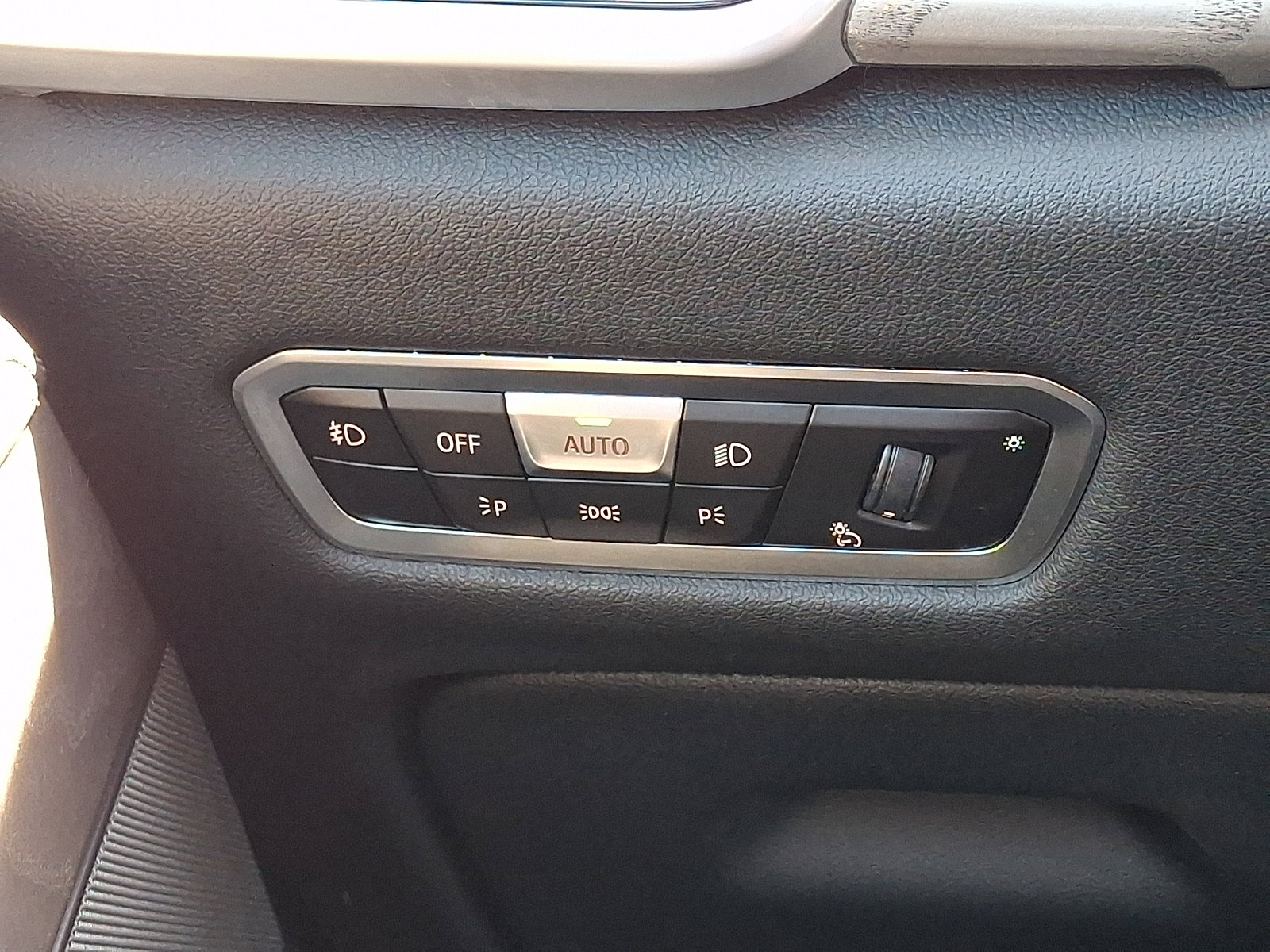 Used 2021 BMW X5 M50i w/ Executive Package image 25