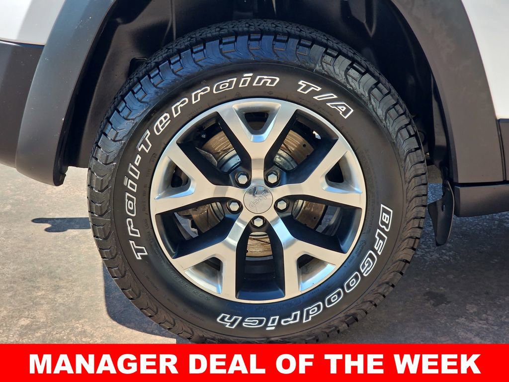 Used 2016 Jeep Cherokee Trailhawk w/ Comfort/Convenience Group image 38