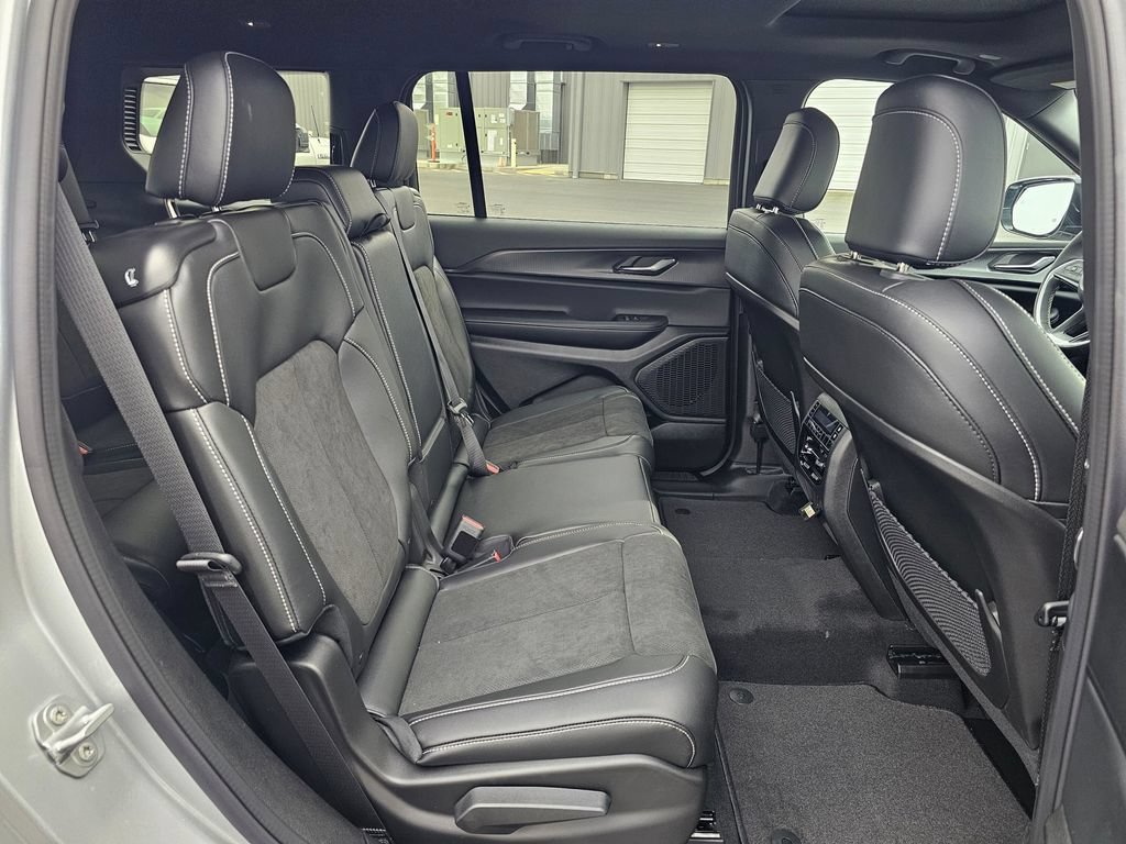 New 2025 Jeep Grand Cherokee L Altitude AWD/4WD image 14