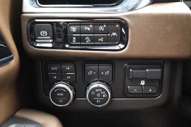 Used 2025 GMC Yukon Denali Ultimate AWD/4WD image 10