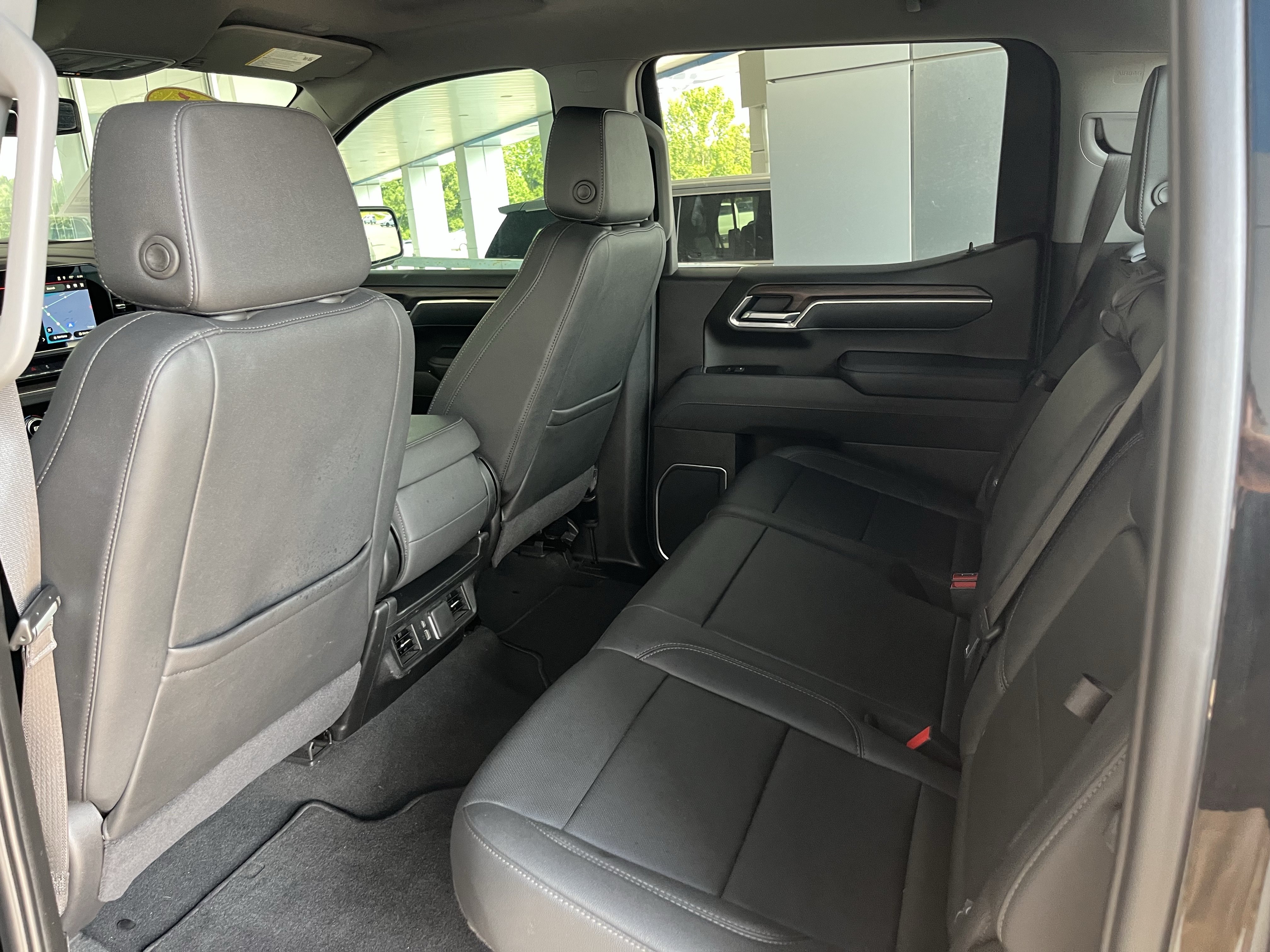 Used 2025 GMC Sierra 1500 SLT AWD/4WD image 3