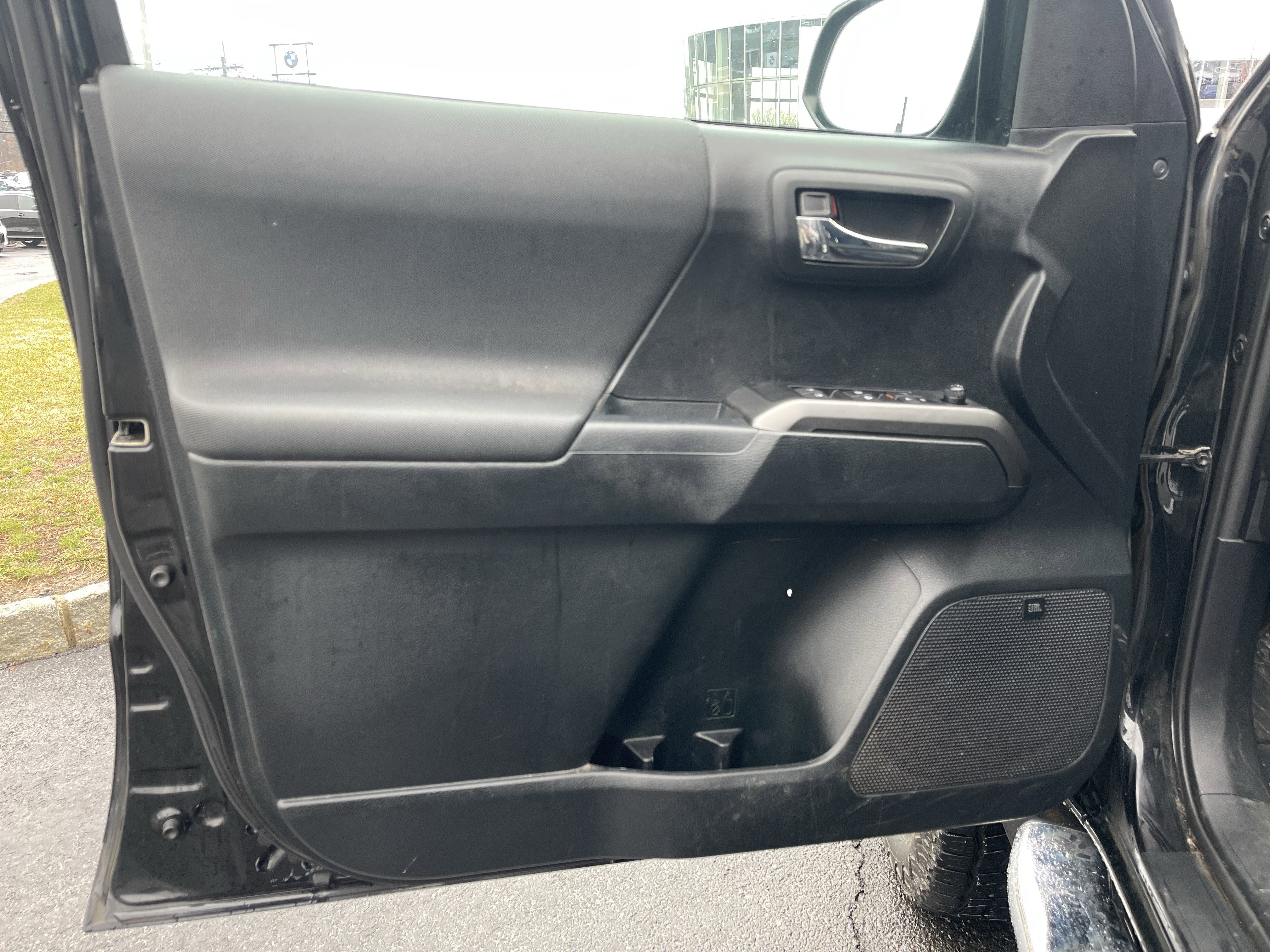 Used 2019 Toyota Tacoma TRD Sport image 12